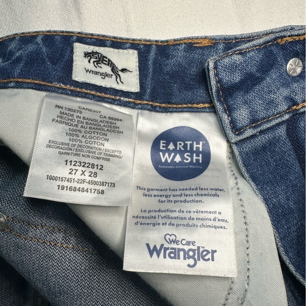 Wrangler Women’s High Rise Relaxed Mom Jeans. Medium Wash. Size 27. - Picture 11 of 12